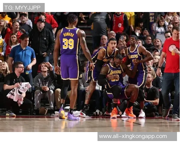 小莫分析湖人进攻困境认为东契奇持球和缺乏跑动是主要原因 小莫分析湖人进攻困境认为东契奇持球和缺乏跑动是主要原因